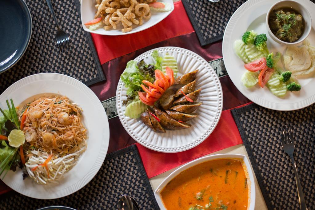 Night Bazaar Inn Chiang Mai Bagian luar foto
