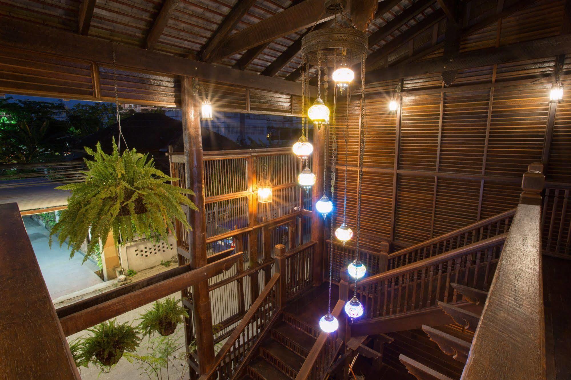 Night Bazaar Inn Chiang Mai Bagian luar foto